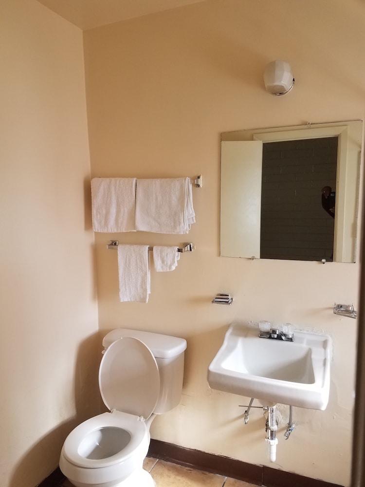 Beverly Crest Motor Inn photo 3
