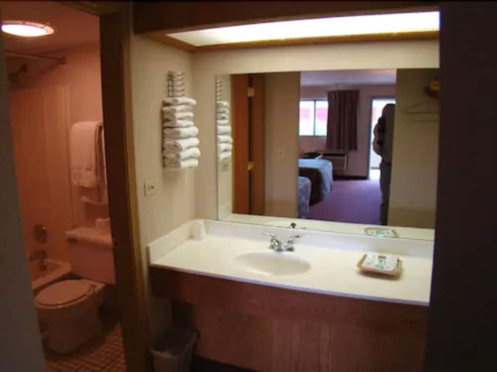 Red Carpet Inn Great Lakes photo 12