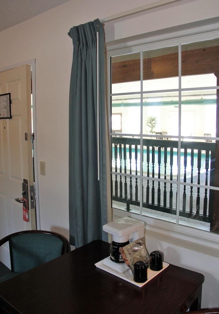 Voyager Inn photo 30