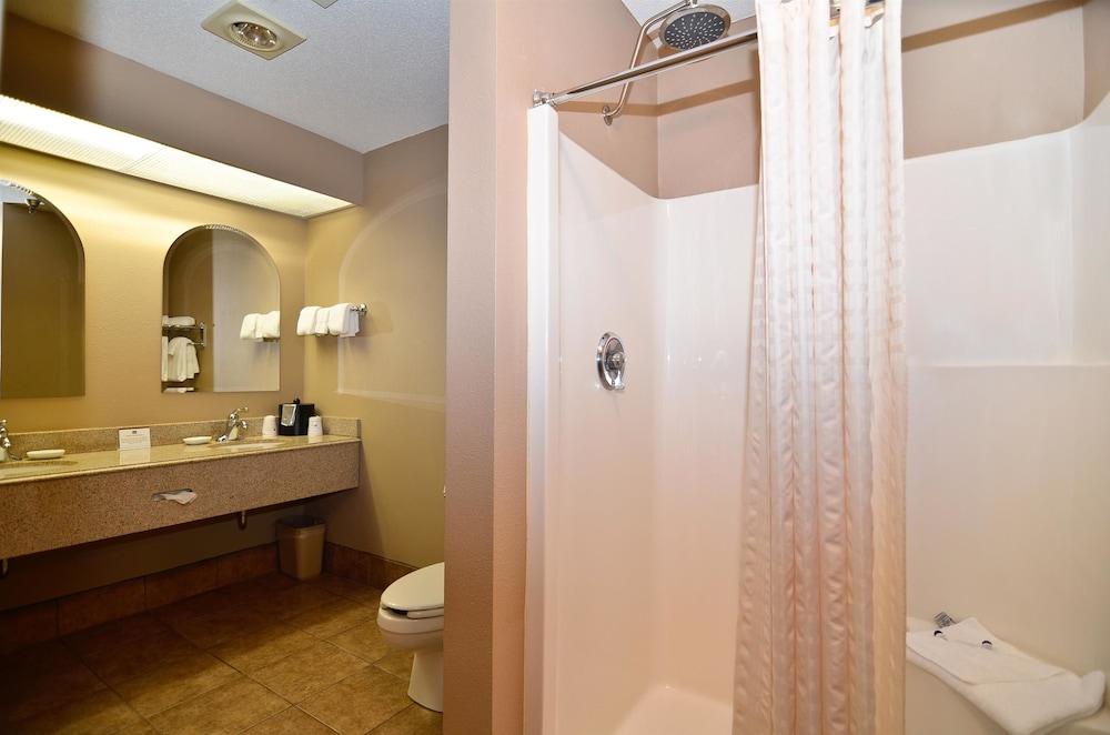 Best Western Plus University Park Inn & Suites photo 90