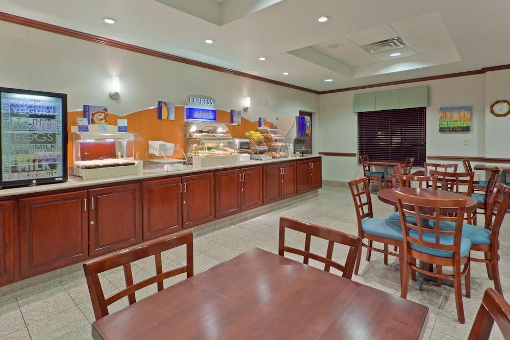 Holiday Inn Express Newton Falls by IHG photo 32