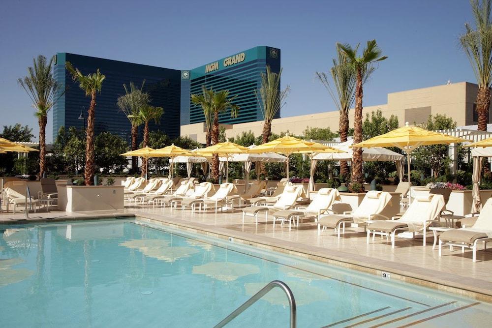 Jet Luxury Resorts @ The Signature Condo Hotel photo 68