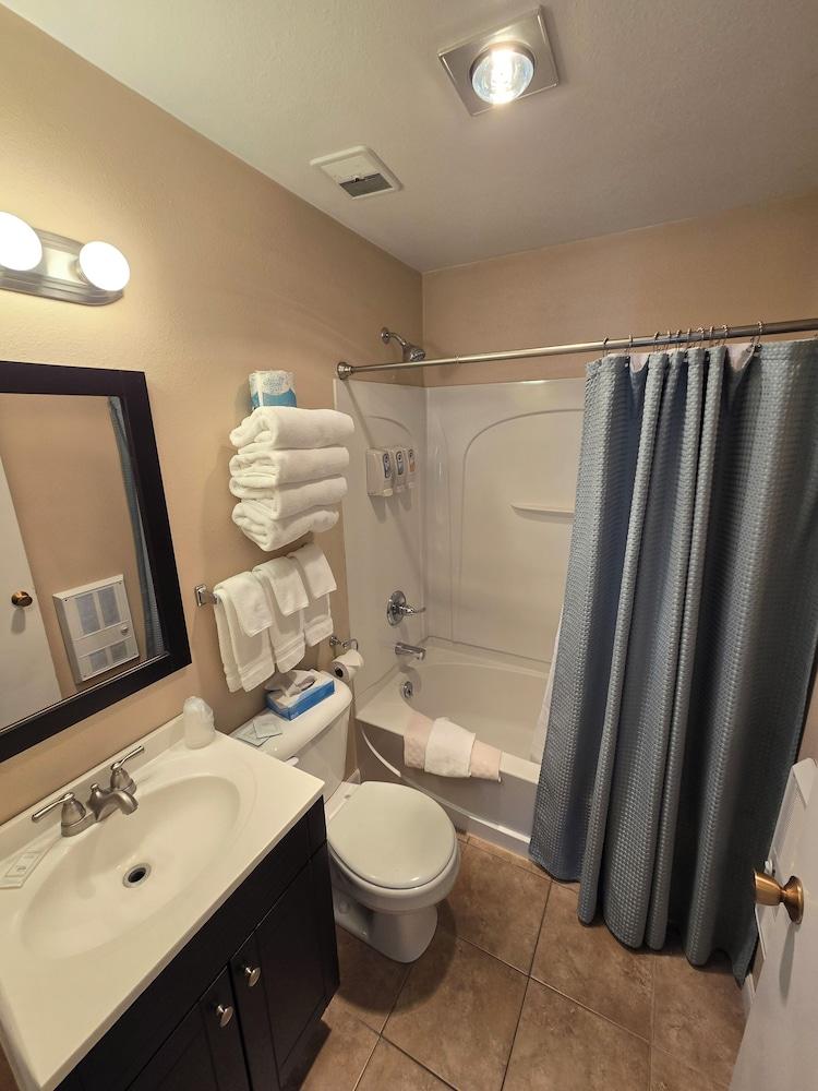 Chateau Rouge Condominiums photo 54