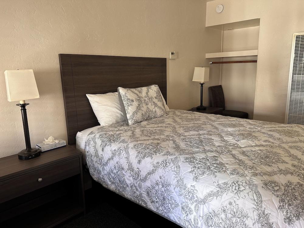 Lee Vining Motel photo 37