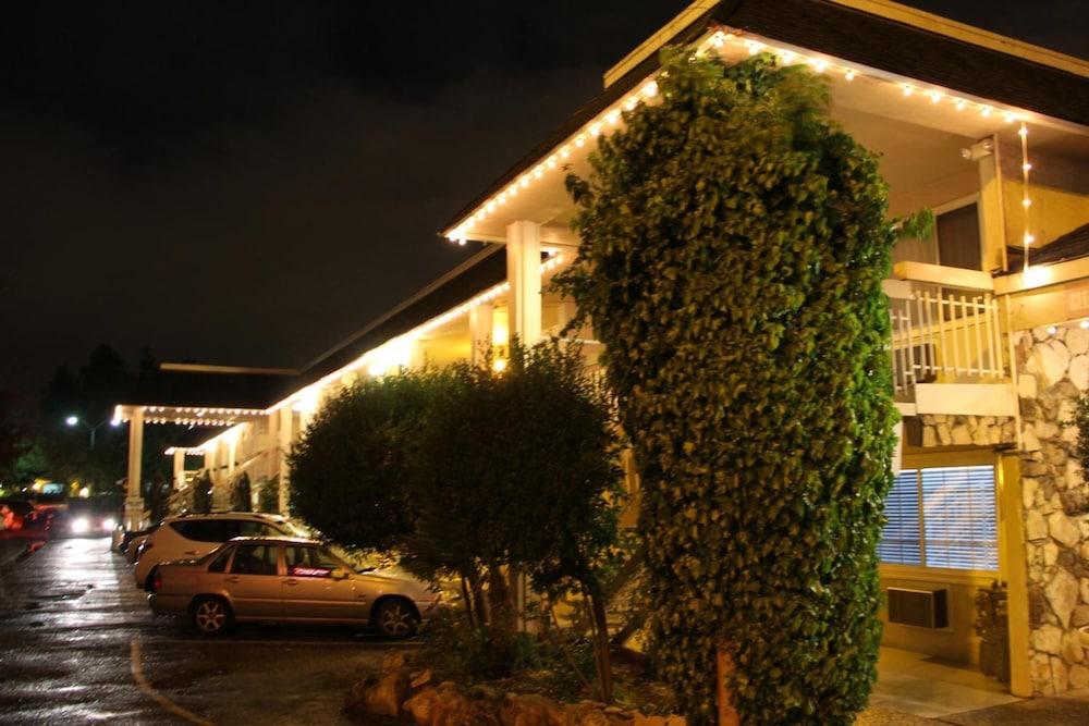 Caravelle Inn Extended Stay photo 14