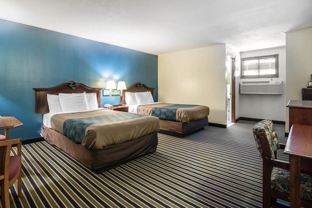 Econo Lodge Brattleboro South photo 35