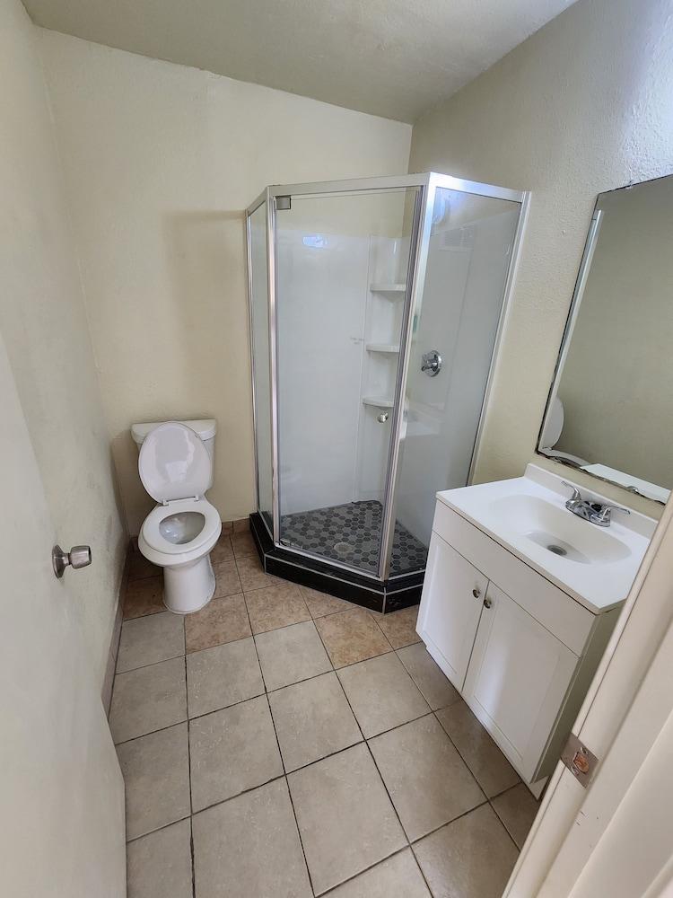 HomeTown Inn and Suites photo 2