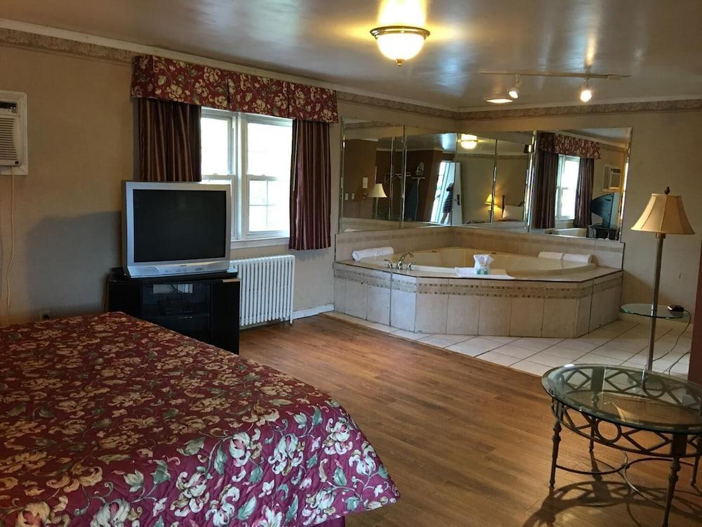 Colonie inn and Suites photo 7