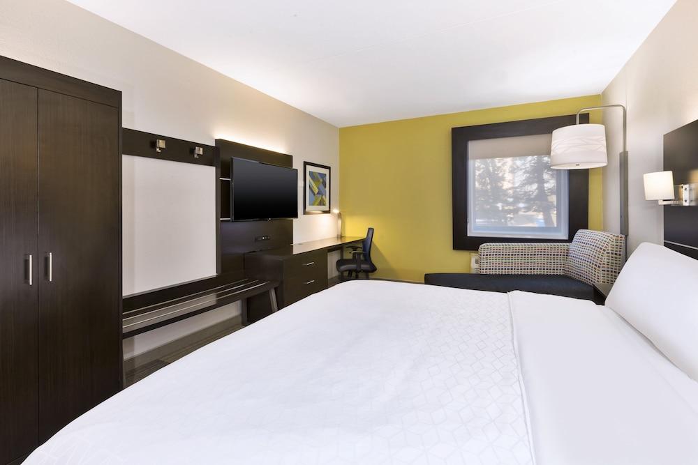 Holiday Inn Express Detroit-Warren by IHG photo 23