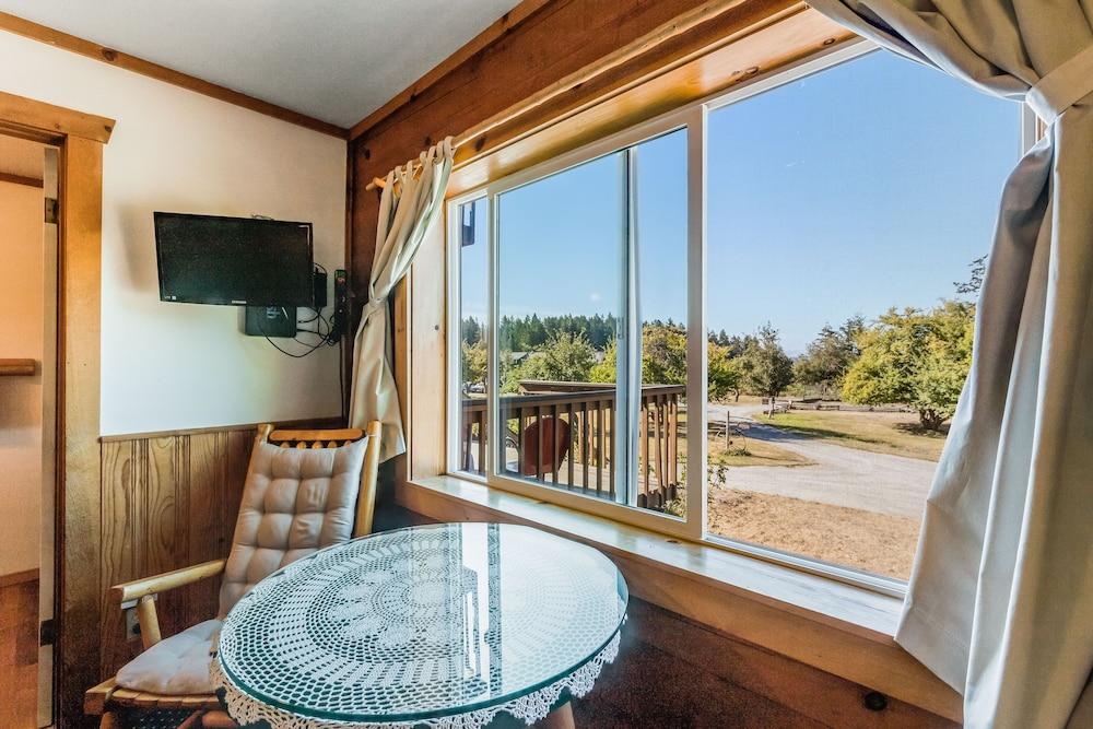 Deer Harbor Inn photo 83