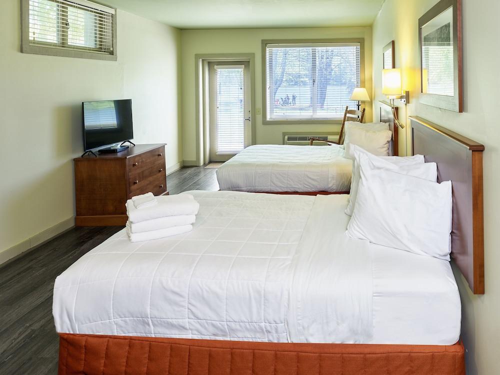 Peaks of Otter Lodge photo 7