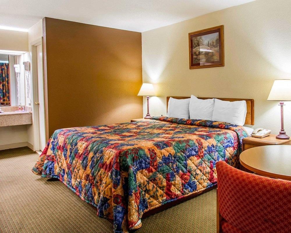Econo Lodge Andalusia photo 42
