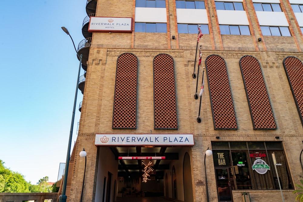 Riverwalk Plaza photo 83