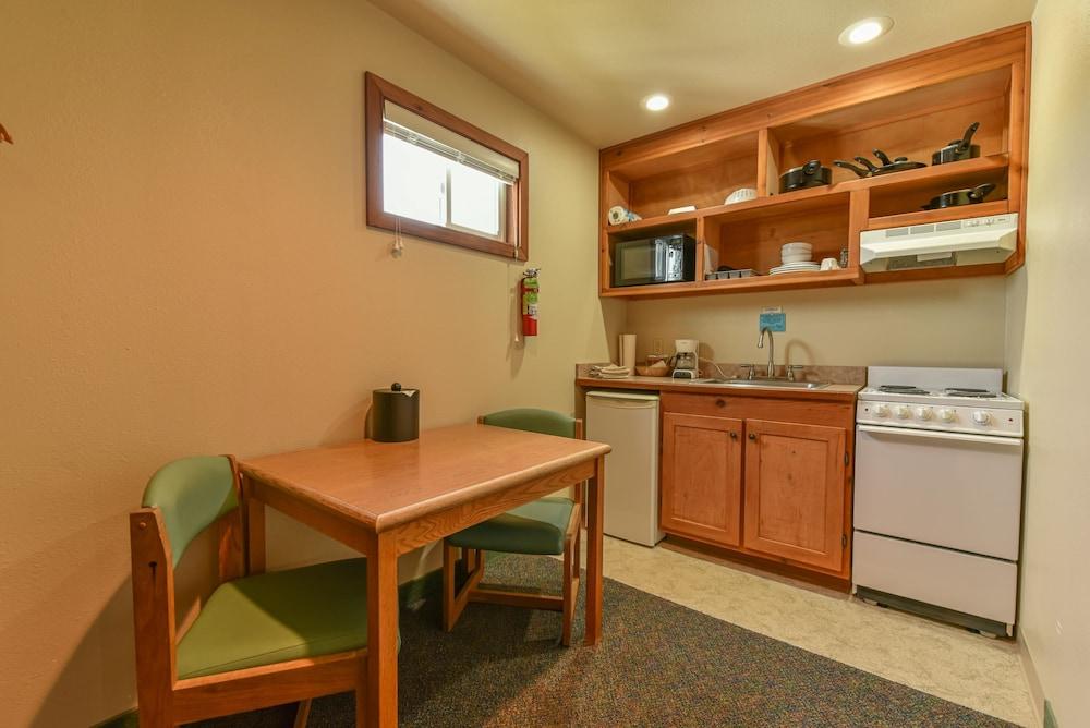 Sunset Oceanfront Lodging photo 60