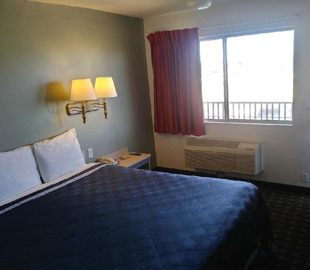 Americas Best Value Inn Amarillo Airport photo 12