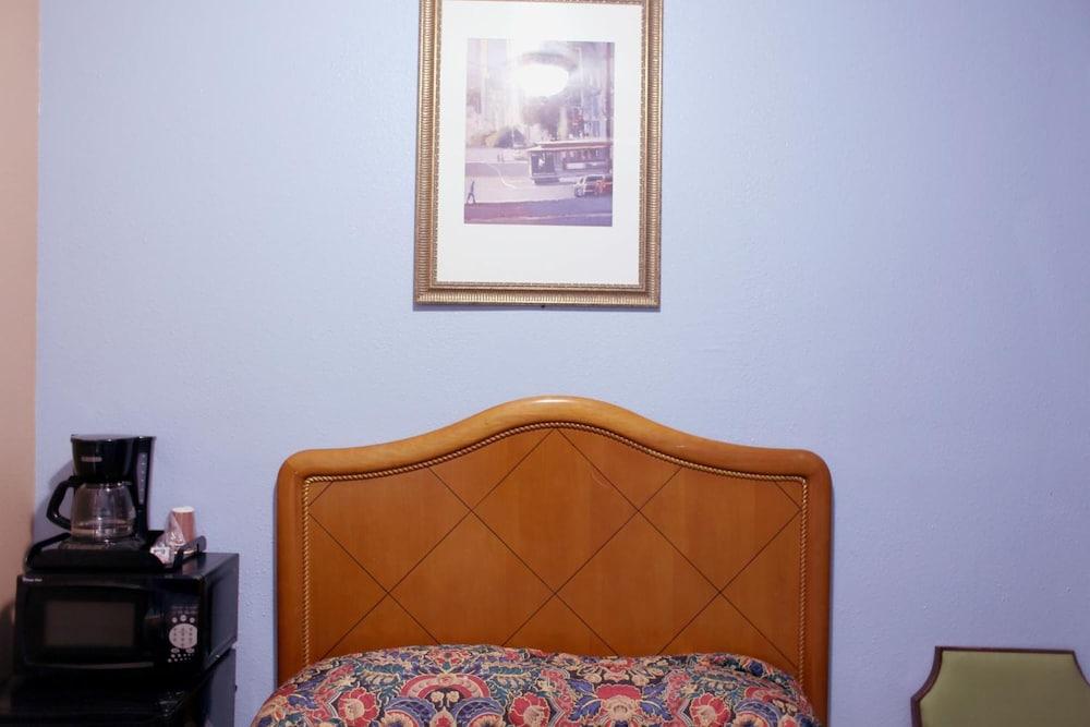 Oak Hotel photo 34