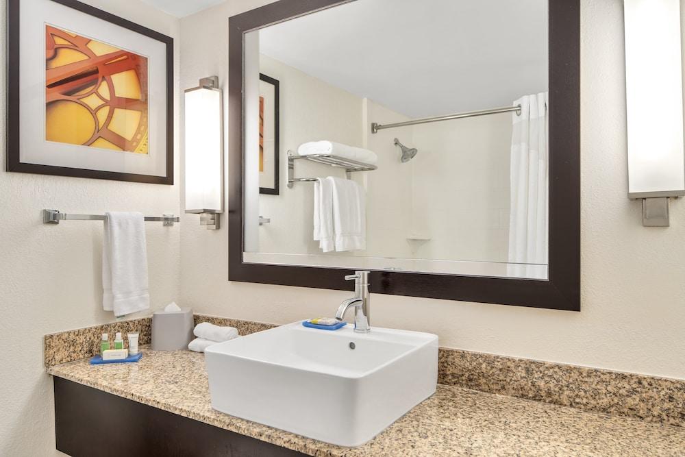 Holiday Inn Express Ft. Lauderdale Cruise-Airport by IHG photo 16