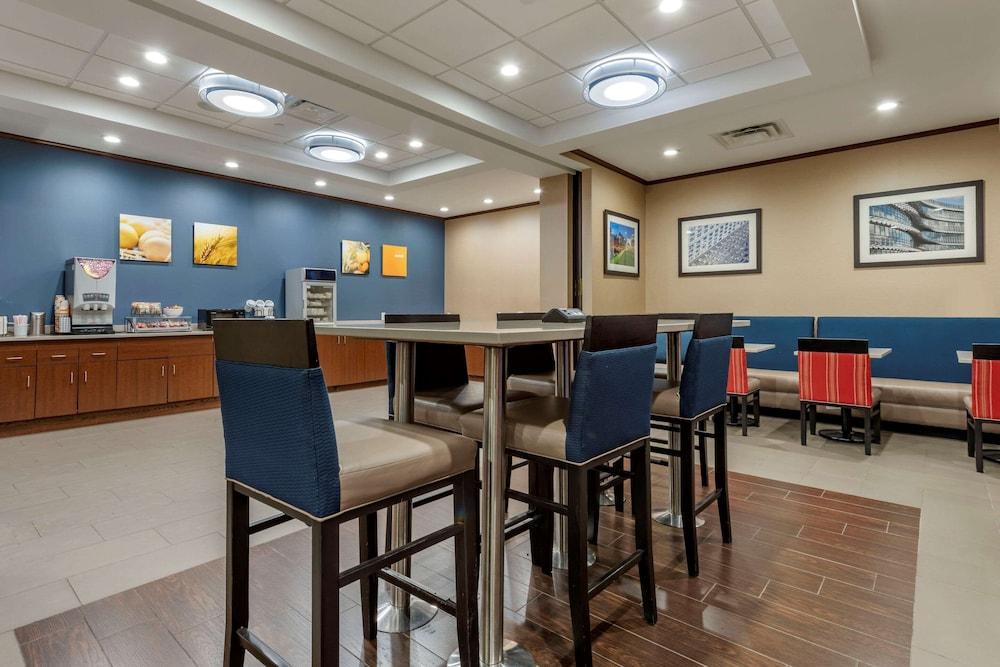 Comfort Inn & Suites Pittsburgh South photo 30