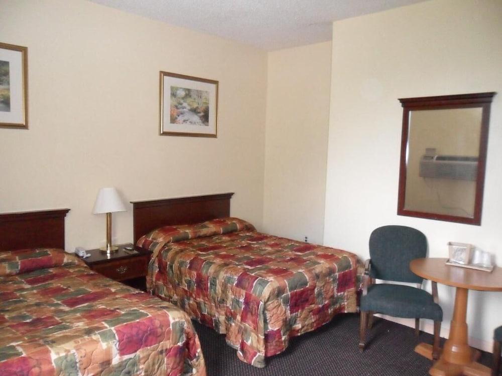 Red Carpet Inn photo 12