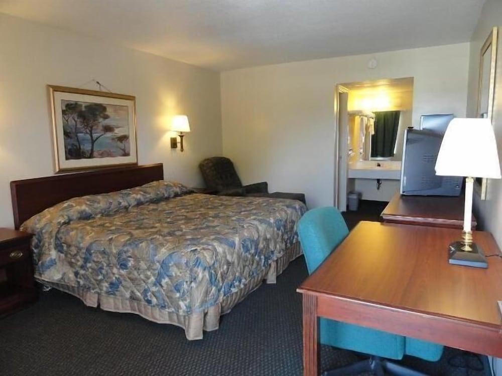 Red Carpet Inn Terre Haute photo 20