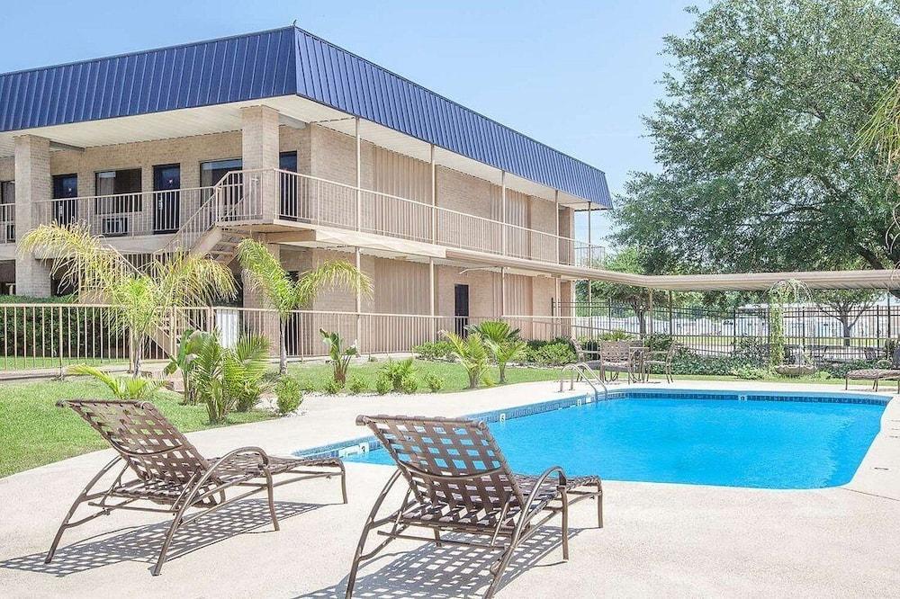 Courtyard Hotel & Event Center photo 11