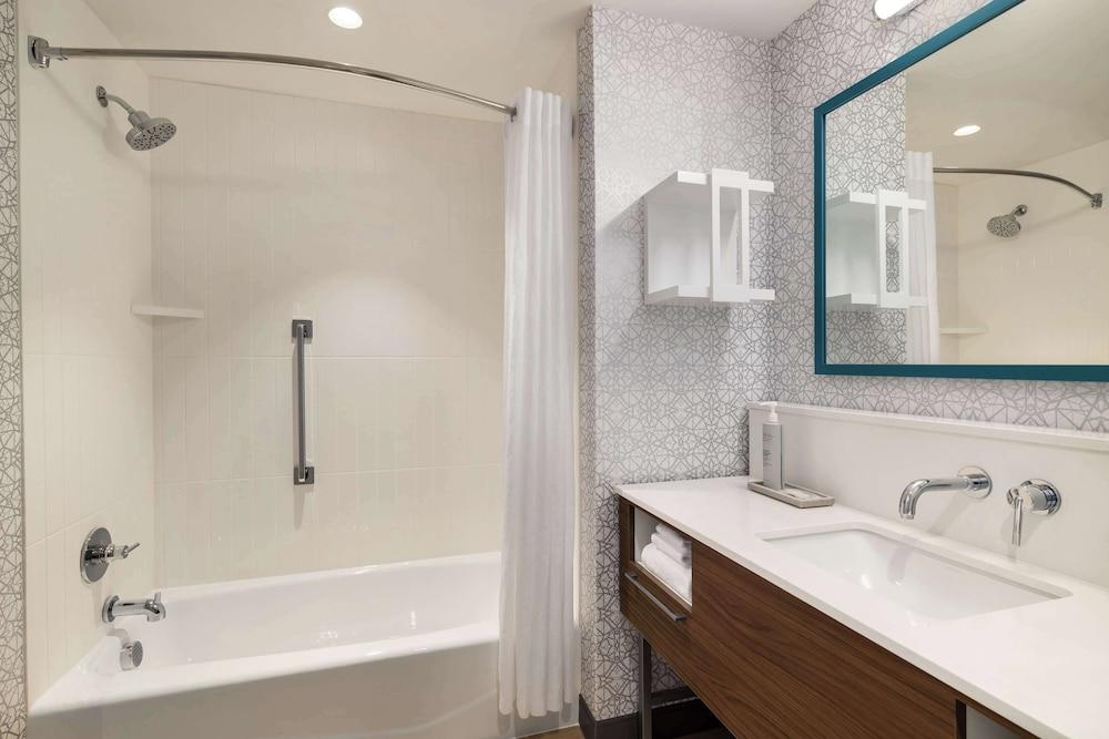Hampton Inn & Suites Maui North Shore photo 29