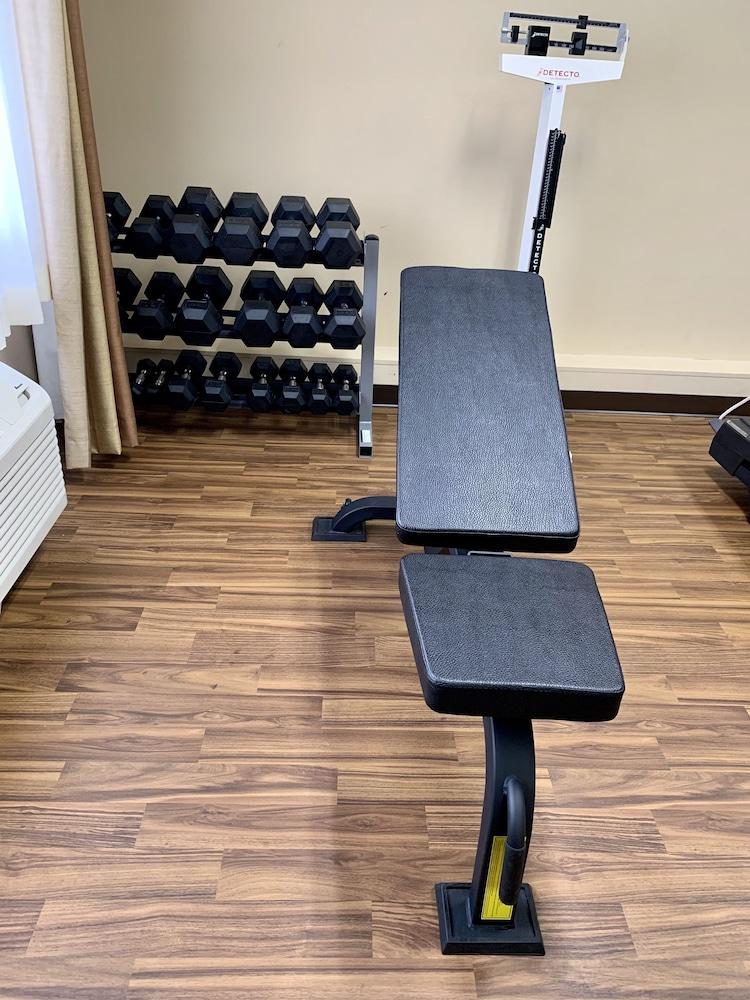 Quality Inn & Suites Hendersonville - Flat Rock photo 42
