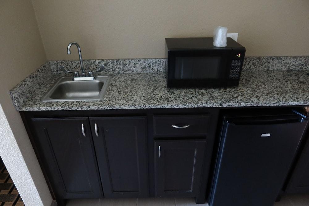 West Worth Inn and Suites photo 14
