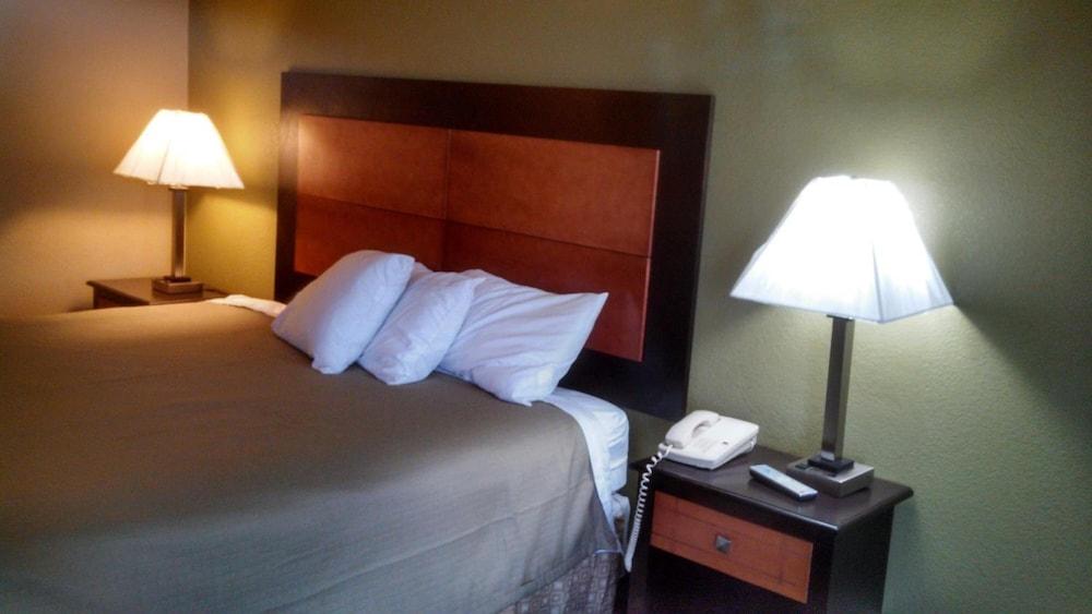 Relax Inn photo 10