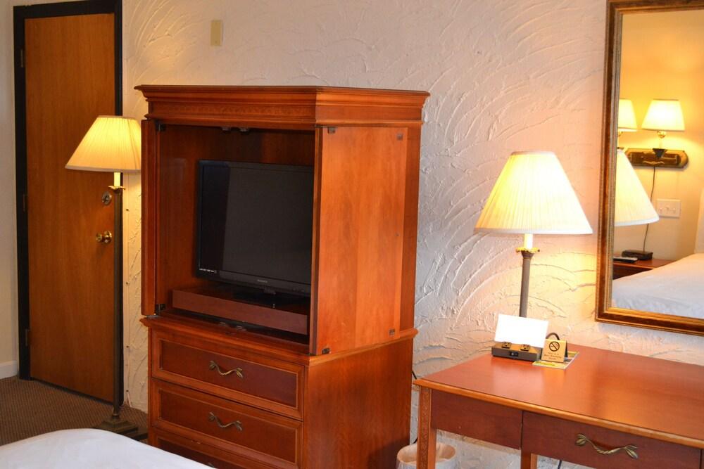 Henniker Motel photo 11