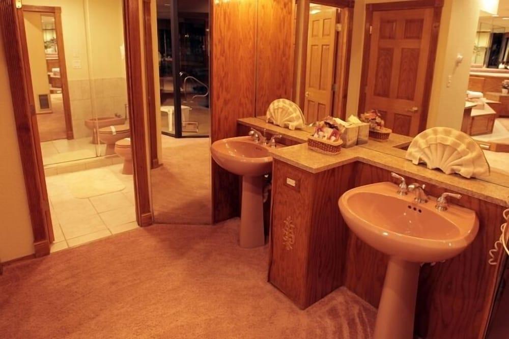 Sybaris Pool Suites Mequon photo 25
