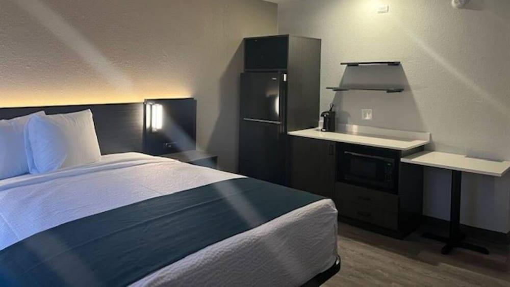 Studio 6 Suites Norcross, GA photo 2