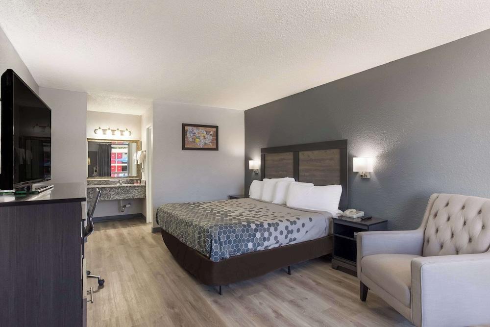 Econo Lodge Cave City photo 13