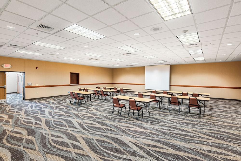 Boarders Inn & Suites by Cobblestone Hotels - Shawano photo 70