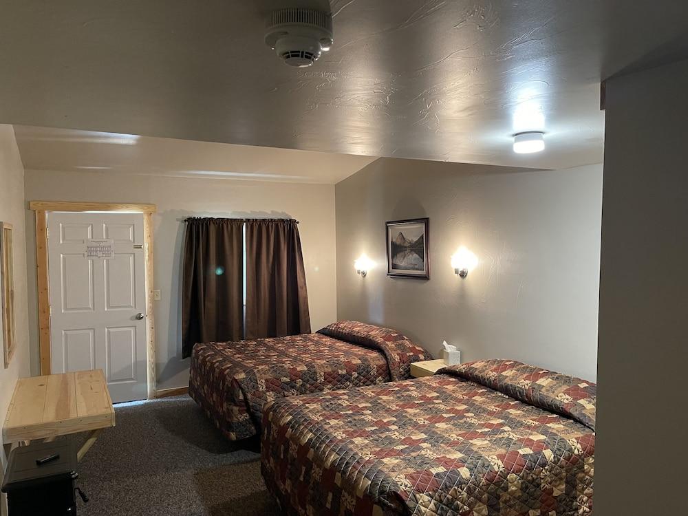 Hooks Hideaway Motel photo 4