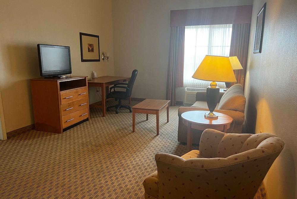 Baymont by Wyndham Brenham photo 23