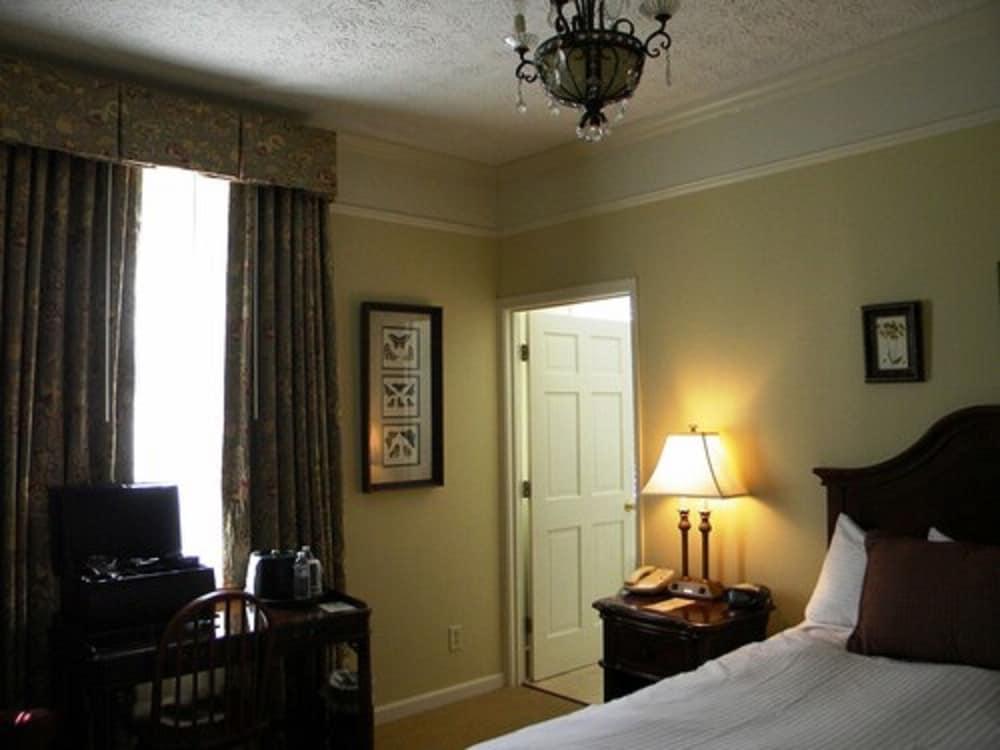The Smith House photo 6