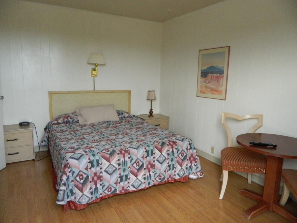Marine Motel photo 16