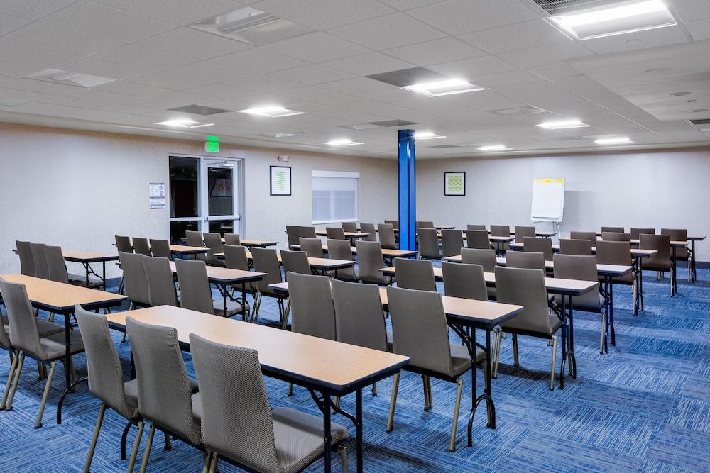 Holiday Inn Express Hotel & Suites Oroville Lake by IHG photo 37