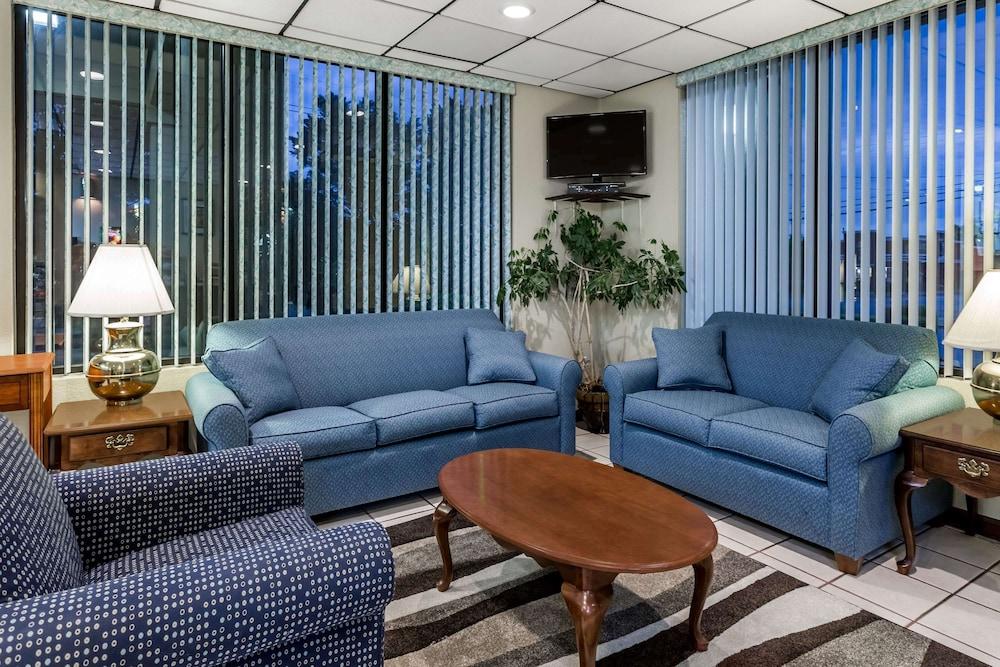 Days Inn by Wyndham Elberton photo 2