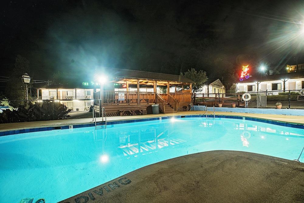 The Mountaineer Inn photo 12