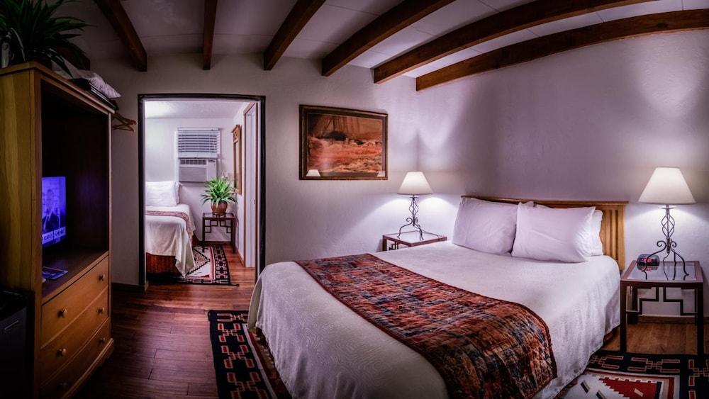 Stone Lizard Lodging photo 14