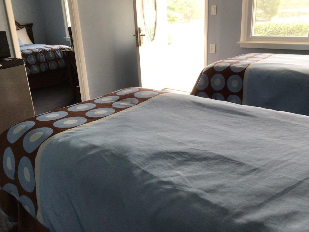 Hitching Post Country Motel photo 9