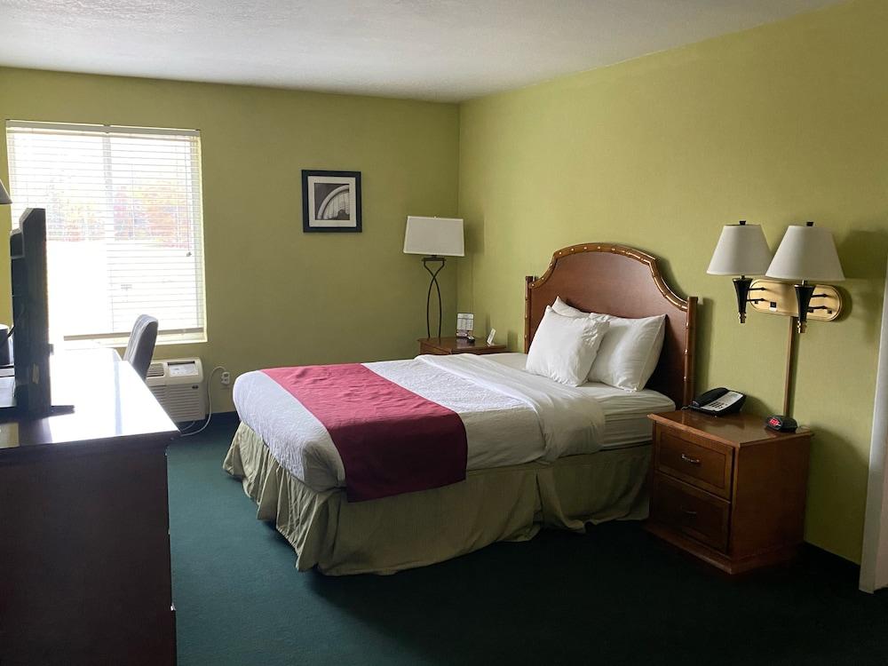 Hometown Inn photo 27