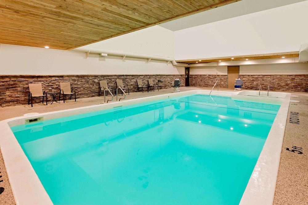 Days Inn by Wyndham Cadillac photo 34