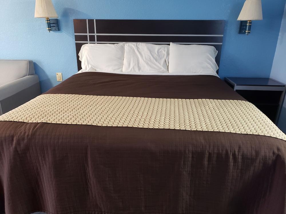 Regency Inn photo 8