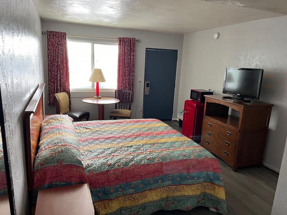 8th Street Motel photo 2