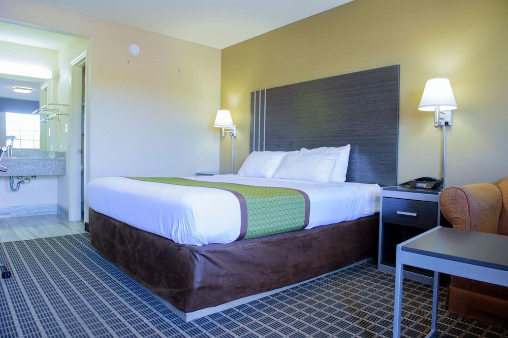 Days Inn & Suites by Wyndham Athens Alabama photo 2