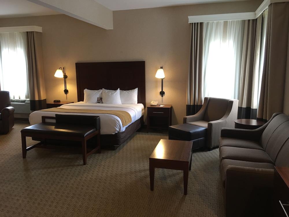 Comfort Inn Warrensburg Station photo 40