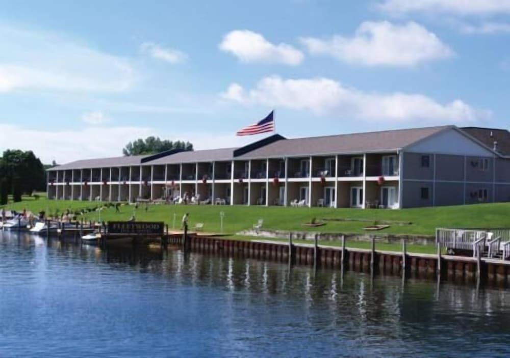 Fleetwood Inn & Suites photo 20